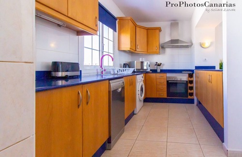 Puerto del Carmen Villa | Villa Colonia, Fabulous Luxury Villa 5 min beach, skyTV, h/pool, BBQ & more!