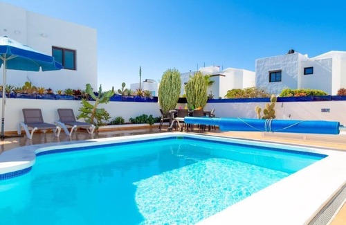 Puerto del Carmen Villa | Villa Colonia, Fabulous Luxury Villa 5 min beach, skyTV, h/pool, BBQ & more!