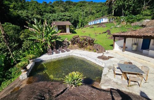 Ubatuba Villa | Villa com piscina, loft e 5 suítes - Praia do Léo