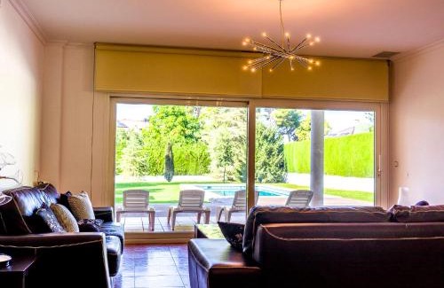 L'Eliana Villa | Villa con piscina, jardín y aire acondicionado en La Eliana-L'Eliana
