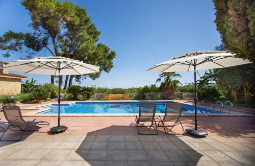 Picasent Villa | Villa con piscina y barbacoa para 13 personas cerca del metro