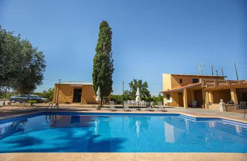Picasent Villa | Villa con piscina y barbacoa para 13 personas cerca del metro