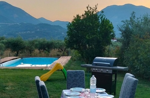 Lauria RV Rental | Villa con tende glamping immersa nella natura.