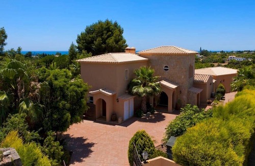 Carvoeiro Villa | Villa Concha - Wonderful 6 bedroom villa, fenced in pool, outside bar, close to