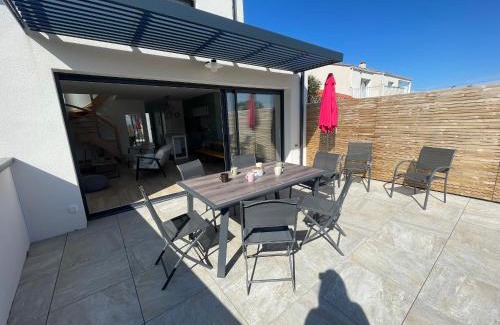 La Tranche-sur-Mer House | Villa Contemporaine Près de la Plage avec Jardin, Terrasse et Wifi - FR-1-22-359