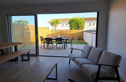 La Tranche-sur-Mer House | Villa Contemporaine Près de la Plage avec Jardin, Terrasse et Wifi - FR-1-22-359