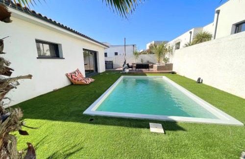 Sauvian Villa | Villa contemporaine avec piscine chauffée proche des plages