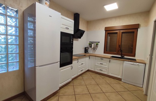 San Martin de Valdeiglesias Cottage | Villa Costa Madrid with private pool and views of the reservoir, up to 10 people.