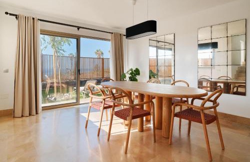 Complejo turistico Amarilla Golf Ski Chalet | Villa costera, mar, golf y muelle deportivo