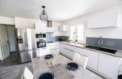 Perols Apartment | Villa CosyFamily-Pool-15MinPlage-Wifi-Family