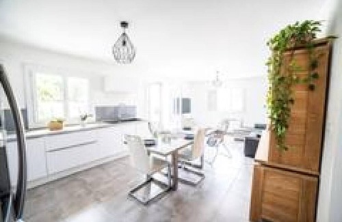 Perols Apartment | Villa CosyFamily-Pool-15MinPlage-Wifi-Family