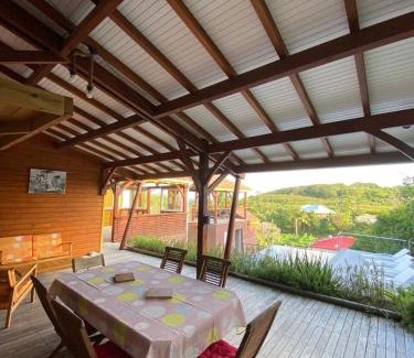 Le Moule Villa | Villa créole en bois - Charme & Confort