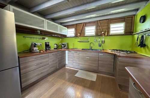 Le Moule Villa | Villa créole en bois - Charme & Confort