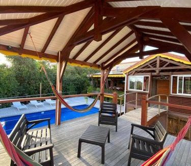 Le Moule Villa | Villa créole en bois - Charme & Confort