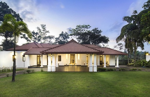 Kaduwela Villa | Villa Crystals - Private Luxury villa with pool close to Colombo city