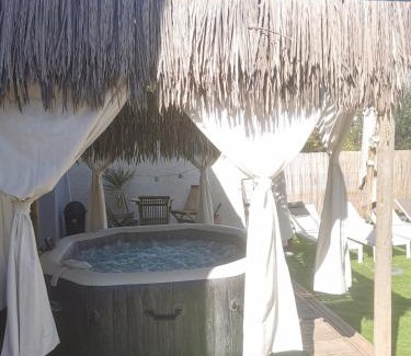 Beziers Villa | Villa d'Aqui, cosy, piscine, jacuzzi