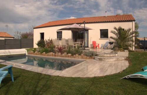 La Mothe-Achard House | Villa d'Eau Douce