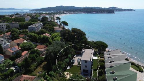 Les Sablettes Villa | Villa d'Exception à 20m Des Sablettes Plage, Côte d'Azur