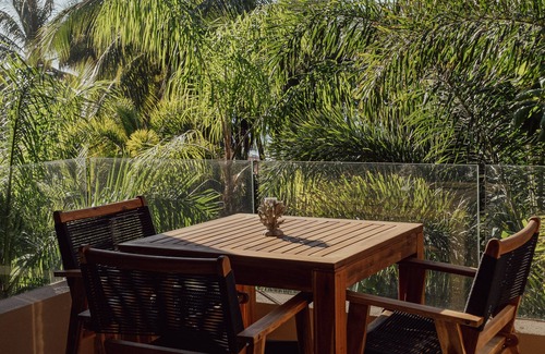 San Francisco Apartment | Villa Dahlia, Luxury Studio, steps from the beach!