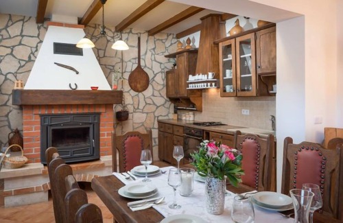 Bristivica House | Villa Dalmatica moderna by Interhome