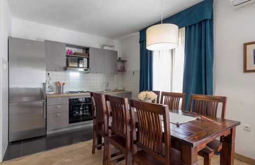Valdebek Villa | Villa Dana near the beach and the center of the town 6+2