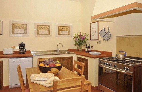 Quartaccio Villa | Villa Darlena: A splendid and luminous two-story villa surrounded by meadows and by green hills, with Free WI-FI.