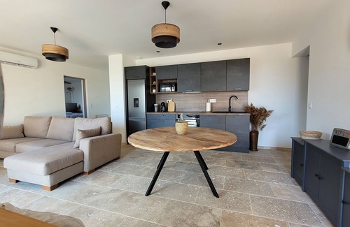 Bravone Villa | Villa de 100 m² les Pieds Dans L'eau Avec Piscine Privée