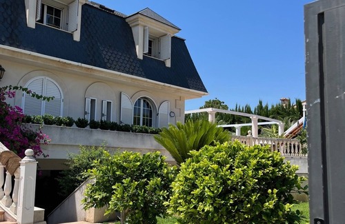 L'Eliana Villa | Villa de Caractère de 600m2 Tout Près de Valence