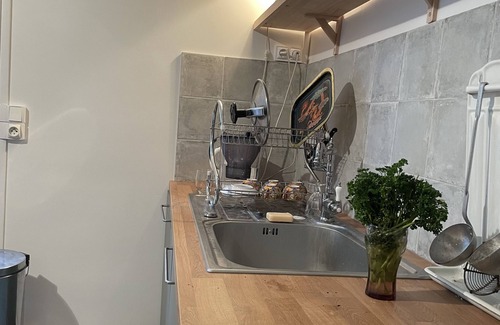 La Tour-de-Salvagny House | Villa de Charme Rétro Avec Jardin Ombragé Dans le Centre de La Tour de Salvagny