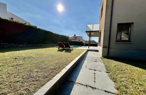 Boo Villa | Villa de Diseño con Piscina, Jardín & BBQ