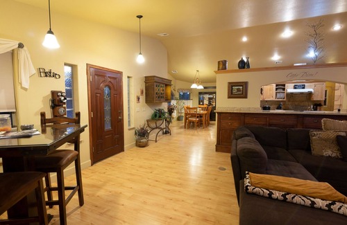 Pahrump House | VILLA DE FLORENZA custom home with pool and jacuzzi on fenced acre