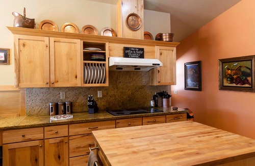 Pahrump House | VILLA DE FLORENZA custom home with pool and jacuzzi on fenced acre