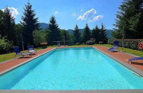 San Marcello Piteglio House | Villa delle Camelie A: A characteristic and welcoming apartment that covers the entire ground floor of a villa surrounded by the greenery, with Free WI-FI.