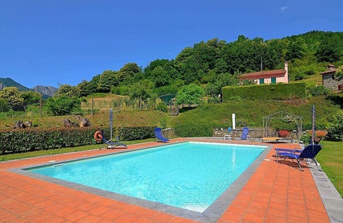 San Marcello Piteglio House | Villa delle Camelie A: A characteristic and welcoming apartment that covers the entire ground floor of a villa surrounded by the greenery, with Free WI-FI.