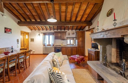 Loro Ciuffenna Villa | Villa del Nibbio: A characteristic and welcoming two-story age-old farm house located in an isolated position, on the slopes of a hill which is covered with olive groves, with Free WI-FI.