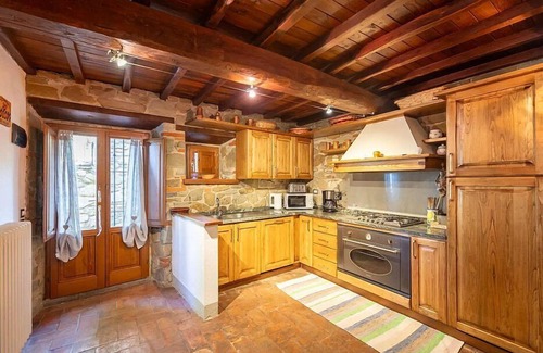 Loro Ciuffenna Villa | Villa del Nibbio: A characteristic and welcoming two-story age-old farm house located in an isolated position, on the slopes of a hill which is covered with olive groves, with Free WI-FI.