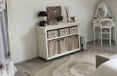 Villechetif House | villa de la croix blanche rental room in bed & breakfast