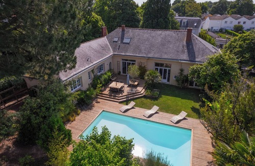 Nantes Villa | Villa de la Plume - 8 rooms and 15 travellers in Nantes