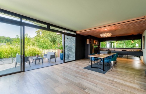Oissel House | Villa de luxe avec jacuzzi & billard proche Armada