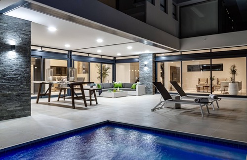 Franschhoek Villa | Villa De Luxe: Enjoy life in the lap of luxury