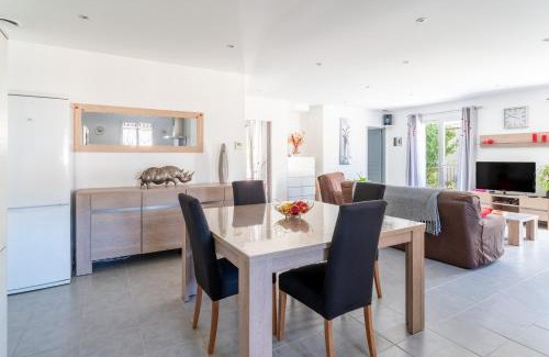Sernhac House | Villa de Maithe