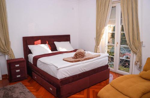 Savski Venac Villa | Villa Dedinje