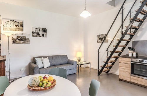 Capaccio-Paestum Villa | Villa dei Sorbi: A characteristic and welcoming three-story age-old farm house located on a hillside, facing the sea, with Free WI-FI.