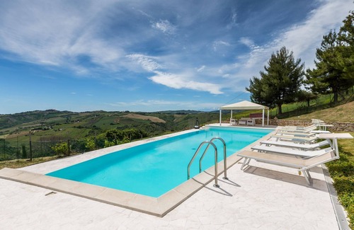 Montalto delle Marche Villa | Villa delle Rose with pool in the hills of the Piceno, 20 minutes from the beach of Cupra Marittima