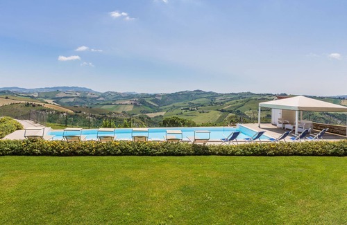 Montalto delle Marche Villa | Villa delle Rose with pool in the hills of the Piceno, 20 minutes from the beach of Cupra Marittima