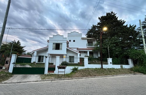 Villa Carlos Paz House | Villa Del Lago Great House