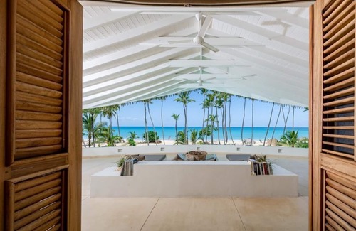 Las Terrenas Villa | Villa del Mar, Luxury villa on the beach,13 bedrooms, pool, jacuzzi, full staff