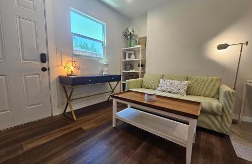 Meadowlawn Apartment | Villa del Sol St Pete