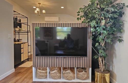 Meadowlawn Apartment | Villa del Sol St Pete The Loft