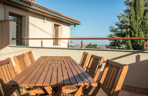 Pecs Villa | Villa della Vita